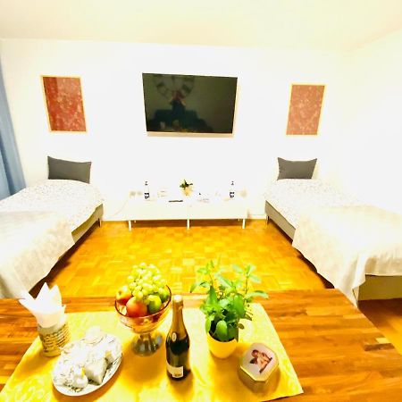 Welcome To Messe!-Two-Bedroom Apartment&Balcony Hannover Kültér fotó